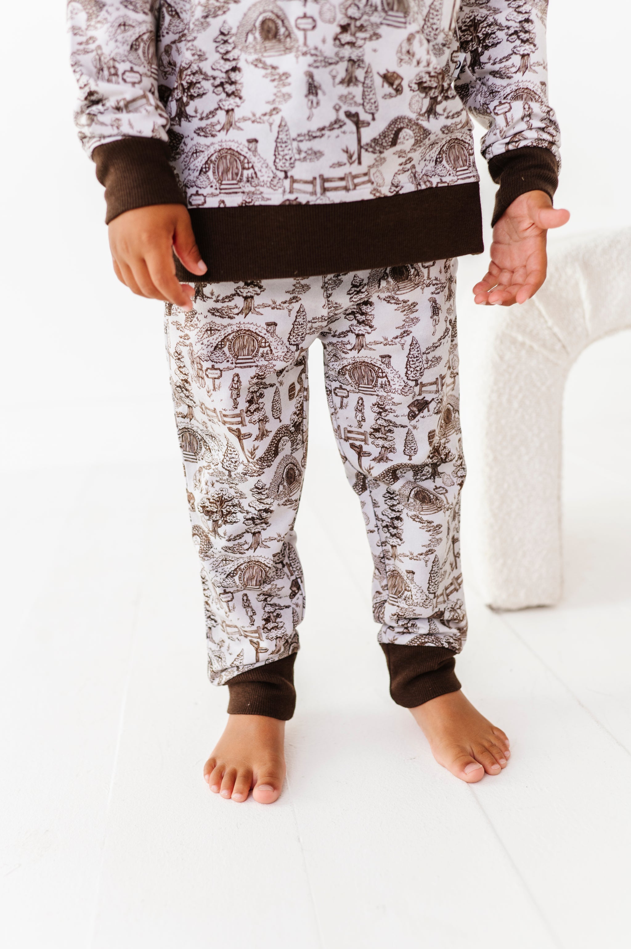 The Lord of the Rings™ Hobbiton™ Toile Kids' Jogger Set