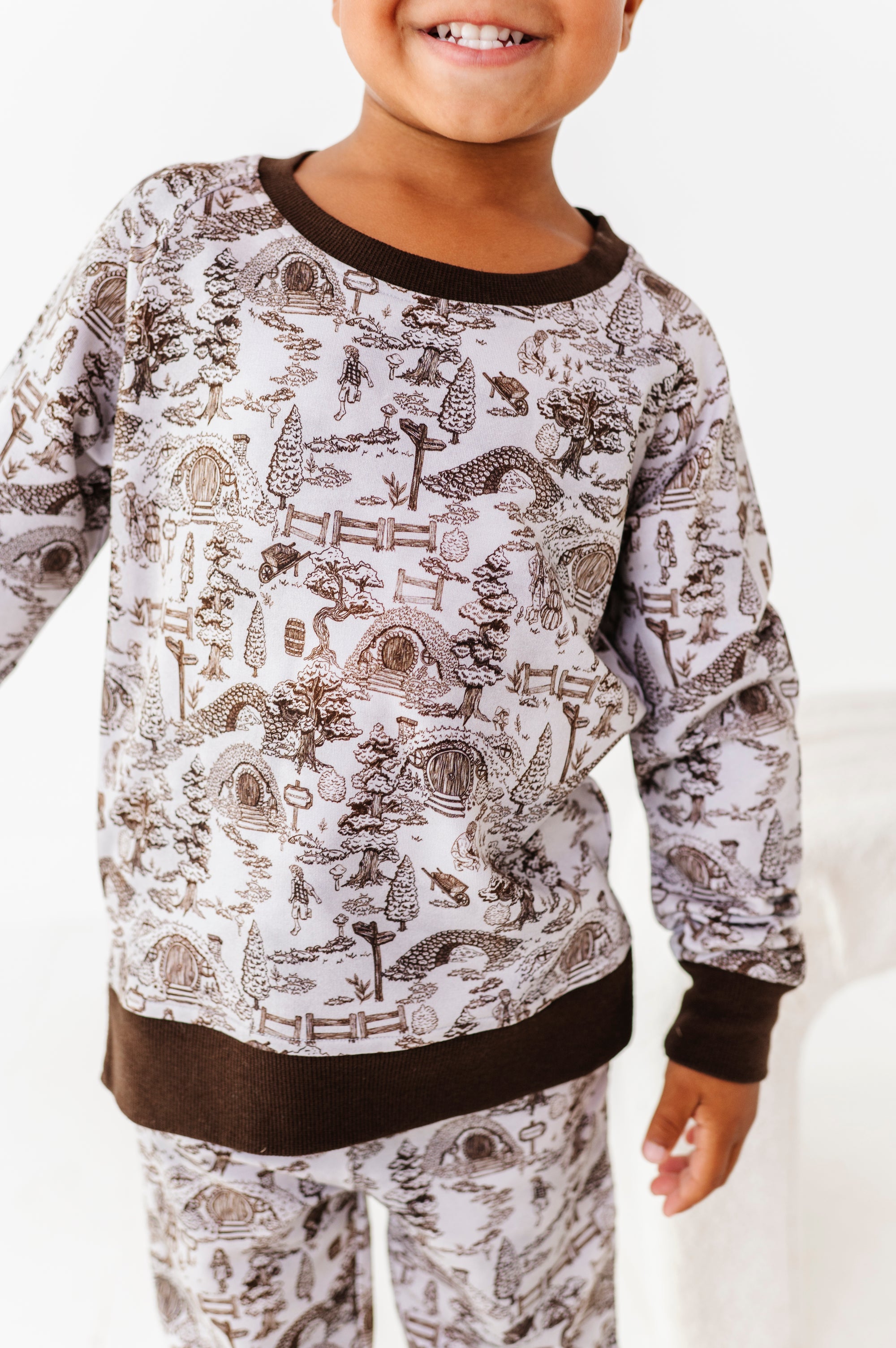 The Lord of the Rings™ Hobbiton™ Toile Kids' Jogger Set