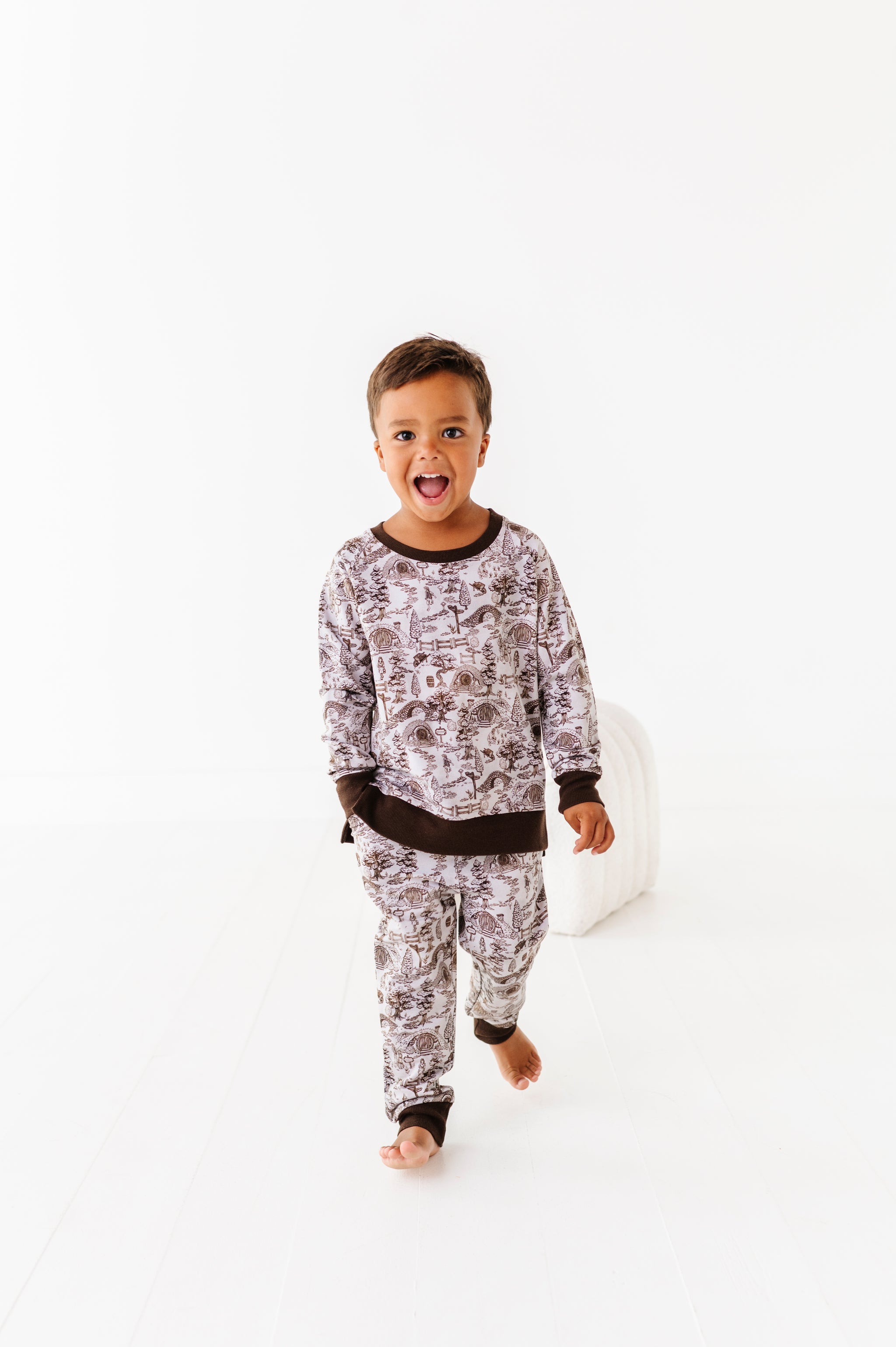 The Lord of the Rings™ Hobbiton™ Toile Kids' Jogger Set
