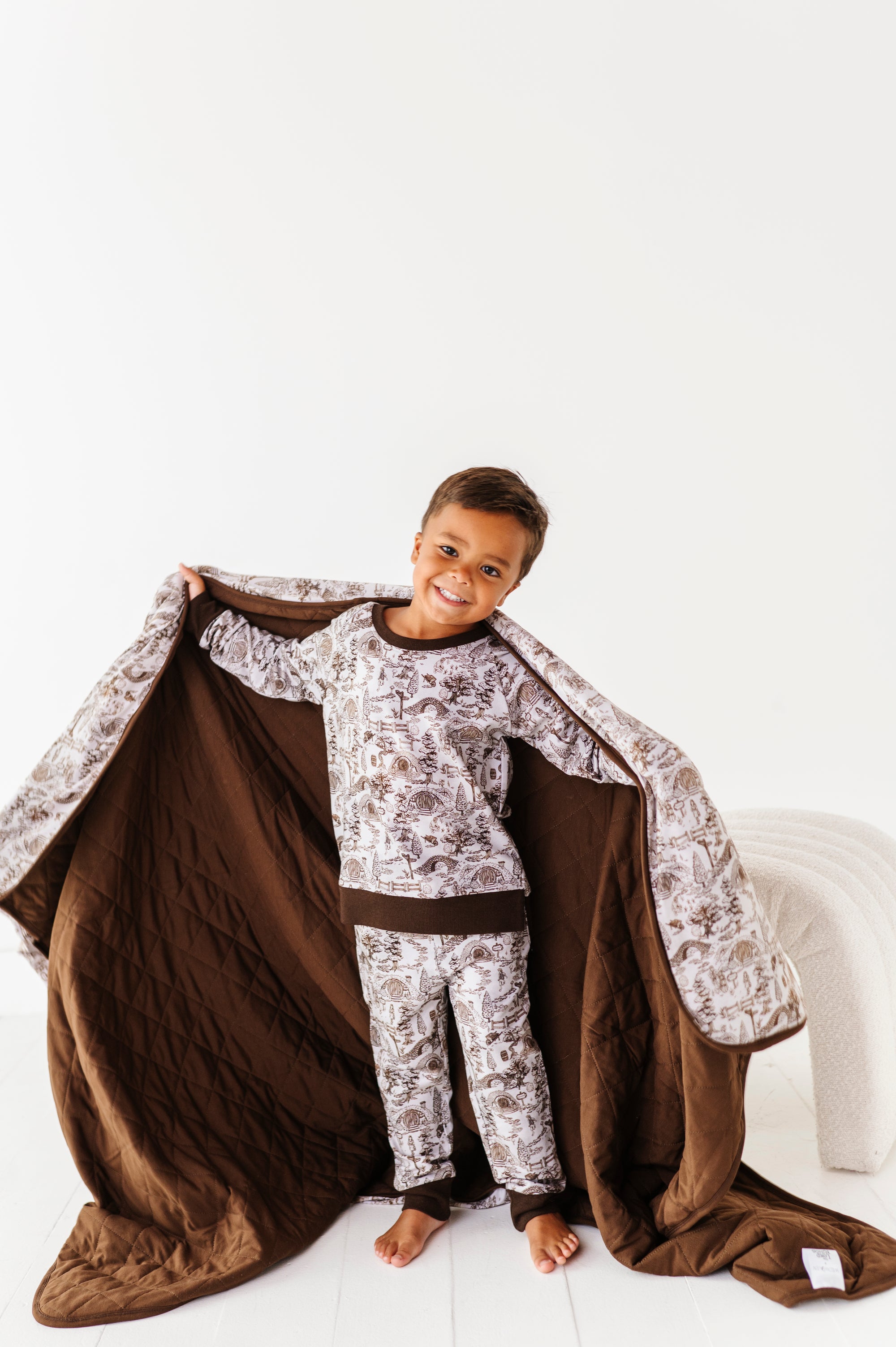 The Lord of the Rings™ Hobbiton™ Toile Quilted Oversized Blanket