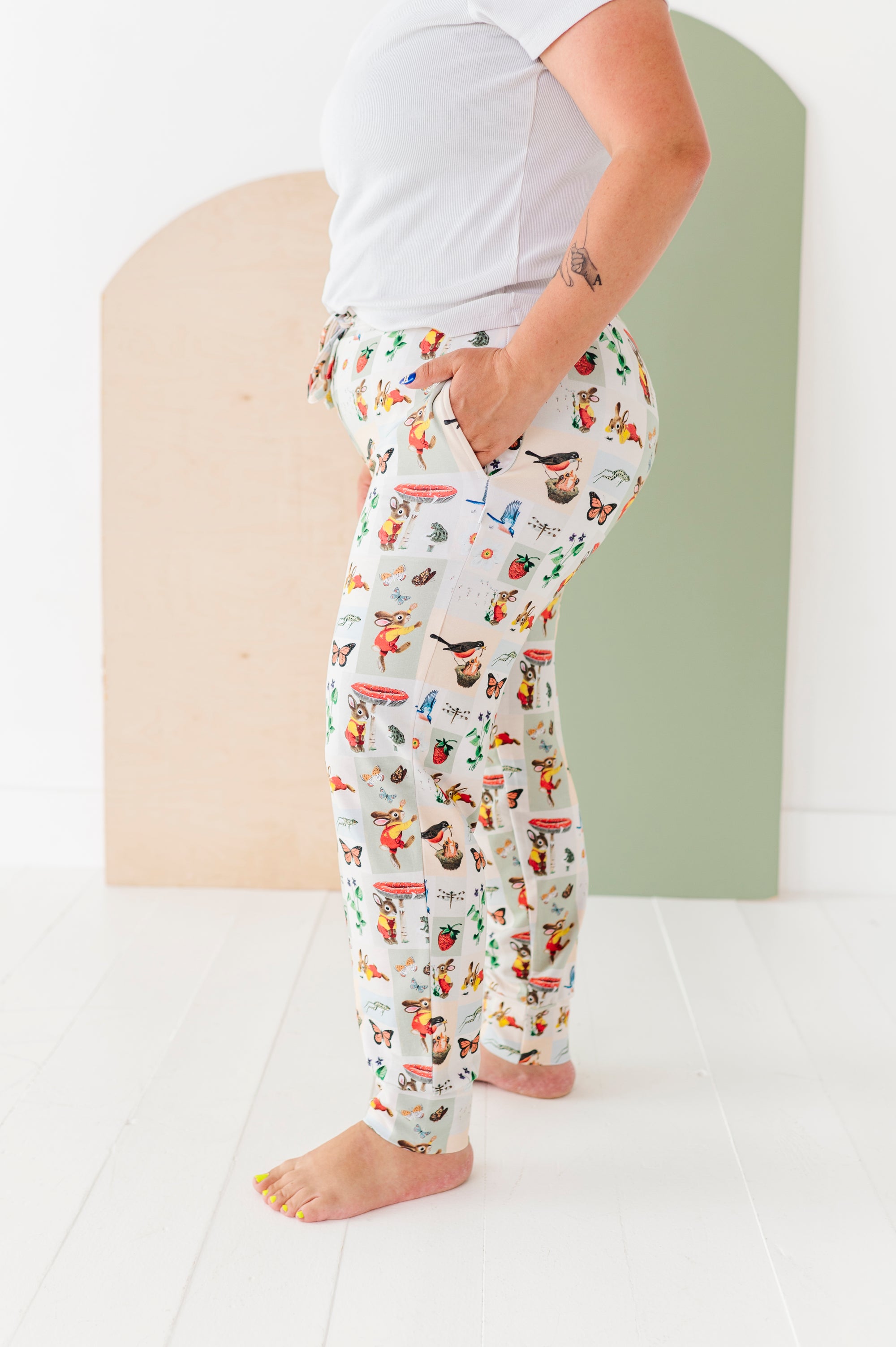 Richard Scarry's I Am A Bunny Sunny Days Adult Dreamwalker Joggers