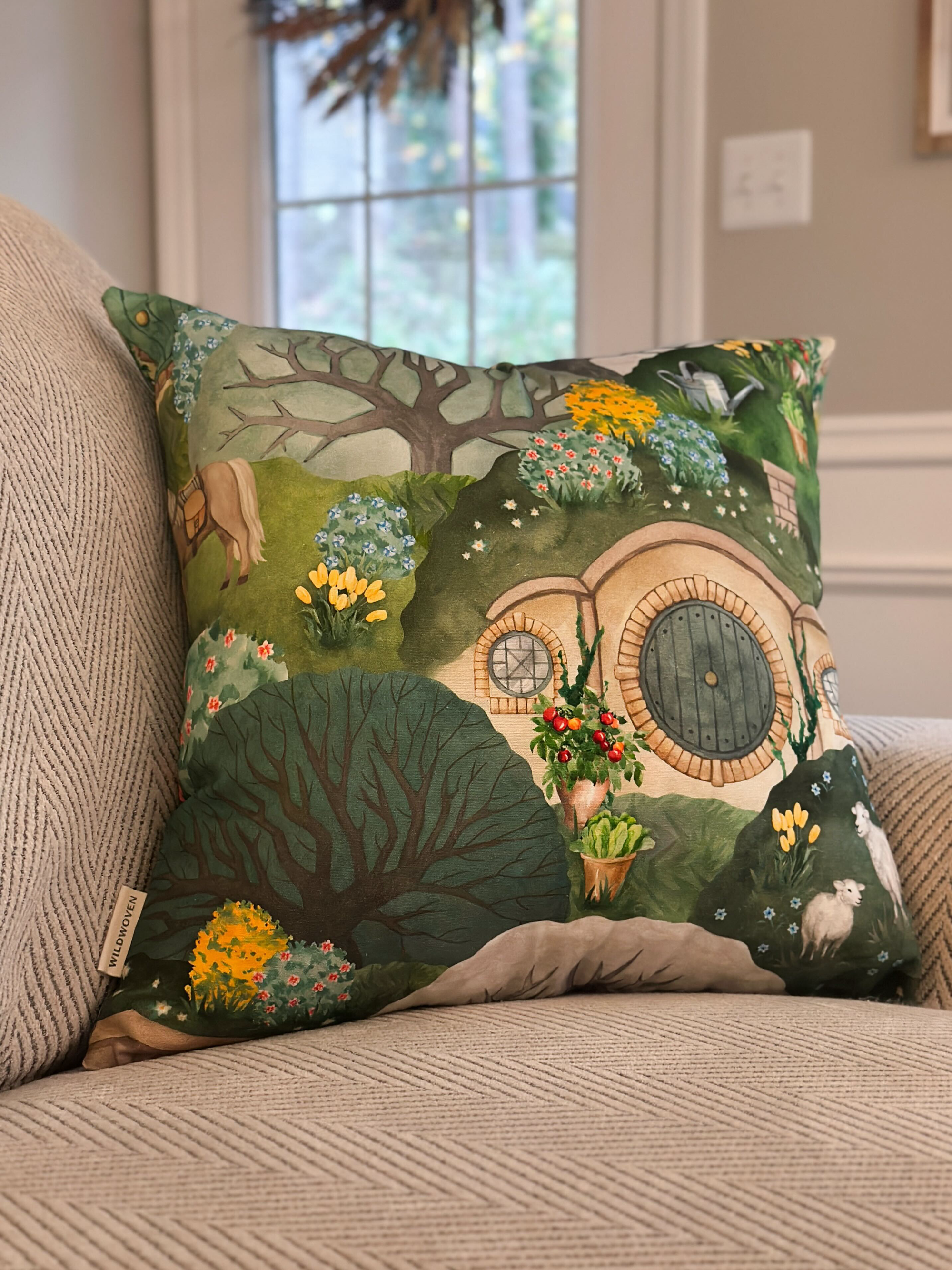 The Lord of the Rings™ Throw Pillow Cover (Loopillo™)
