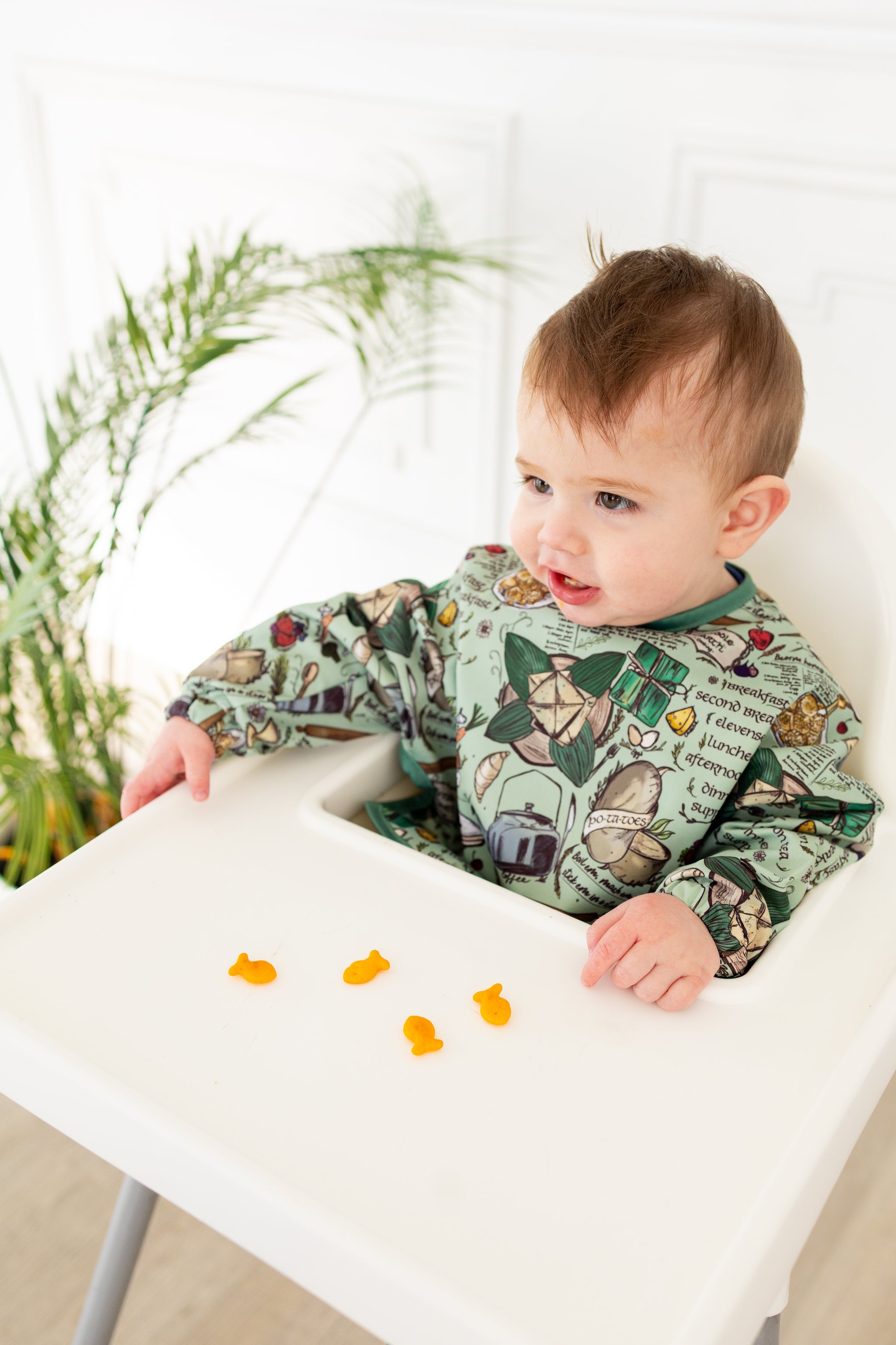 Middle-earth™ Elevenses™ Long Sleeve Recycled Plastic Smock Bib