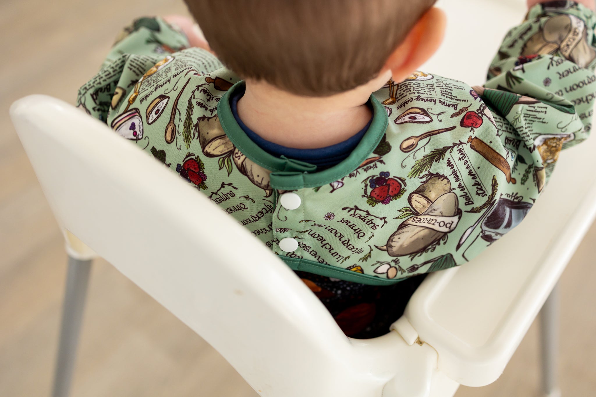 Middle-earth™ Elevenses™ Long Sleeve Recycled Plastic Smock Bib