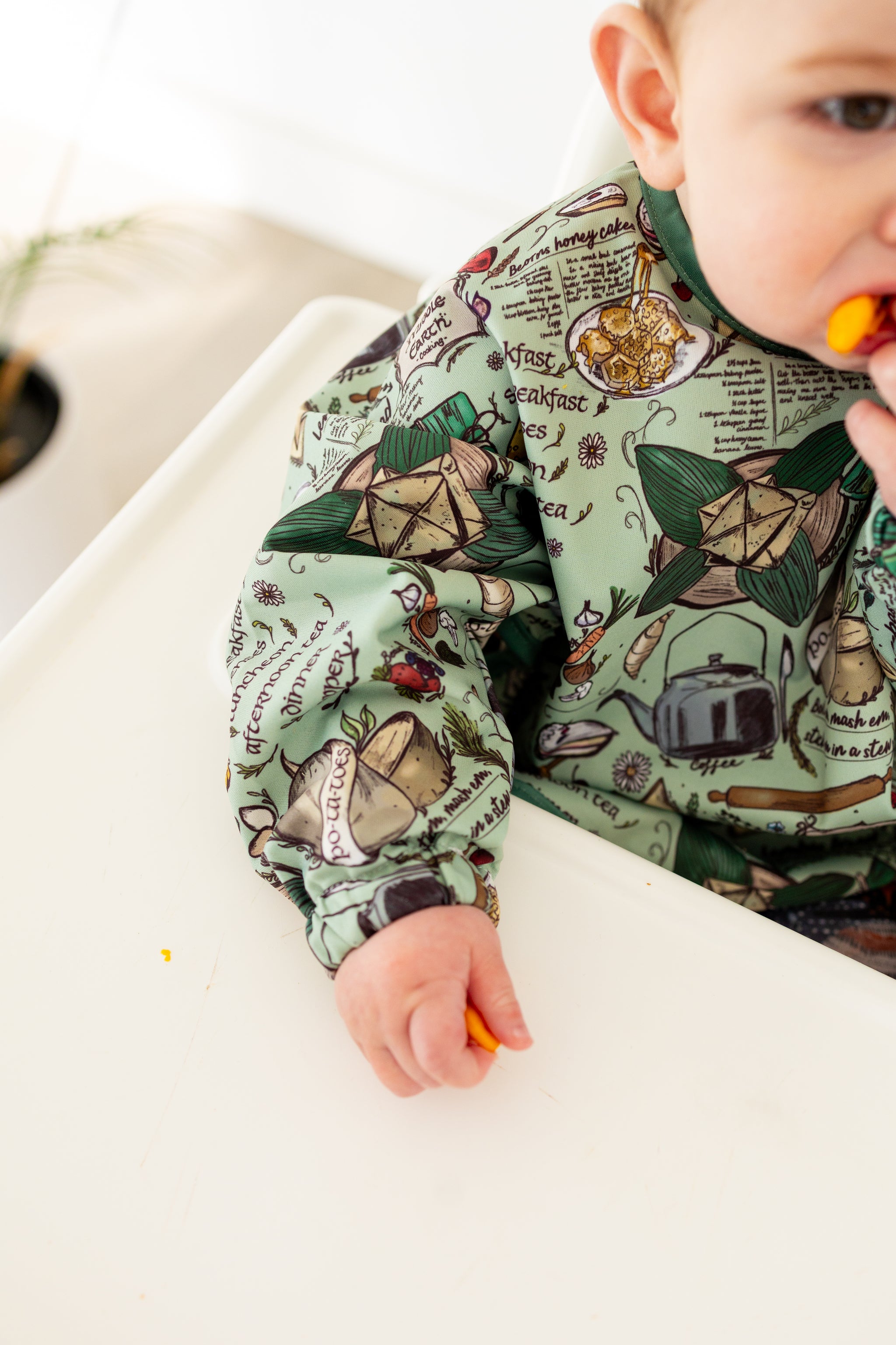 Middle-earth™ Elevenses™ Long Sleeve Recycled Plastic Smock Bib