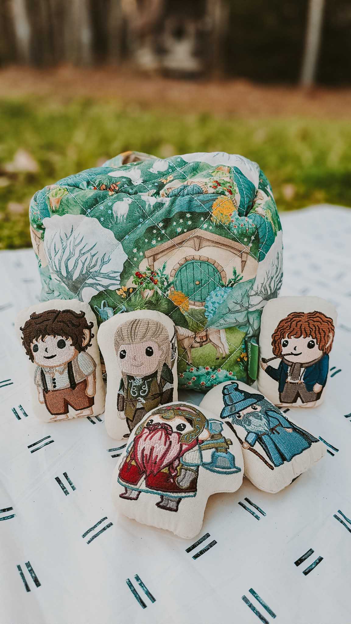 Fellowship of the Ring Discovery Set with quilted Hobbiton bag